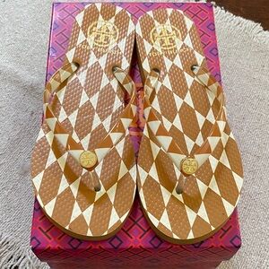 Tory Burch Tan and Cream Geometric Flip Flops Size 7